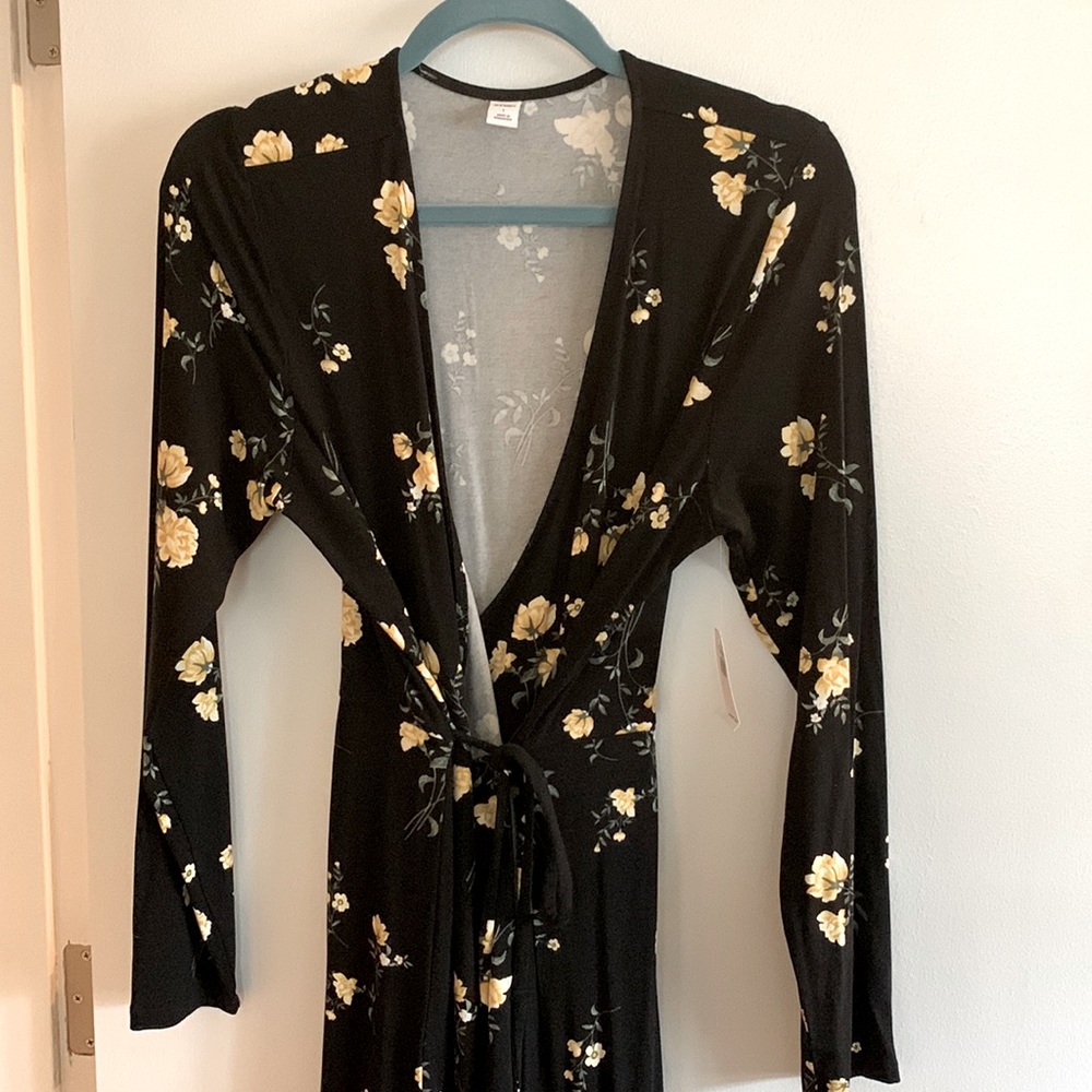 Wrap tie dress with tag on, never worn. Perfect for work or casual wedding dress